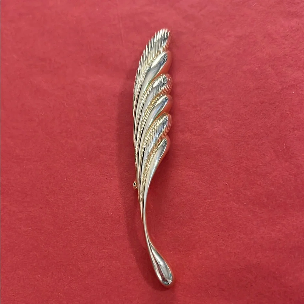 Vintage Gold-Tone Brooch Set
